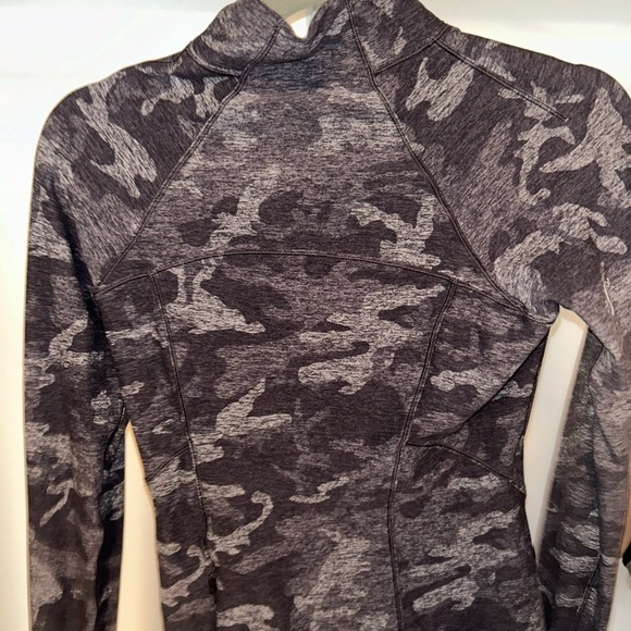 Lululemon Outrun the Elements Quarter Zip - Picture 4 of 6